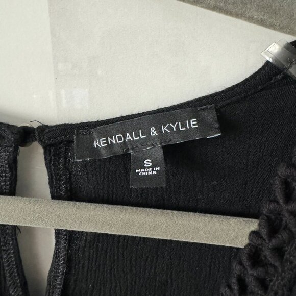 Kendall & Kylie | EUC Black Floral Embroidered Short Sleeve V-Neck Romper Small - Picture 8 of 10